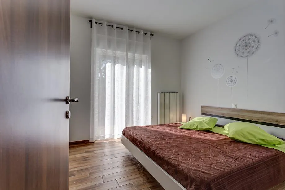 Apartman Tika Pula 0*,  Croatia
